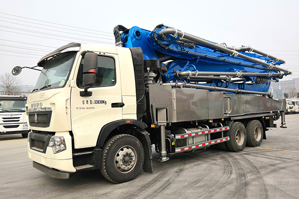 Pompe à béton montée sur camion