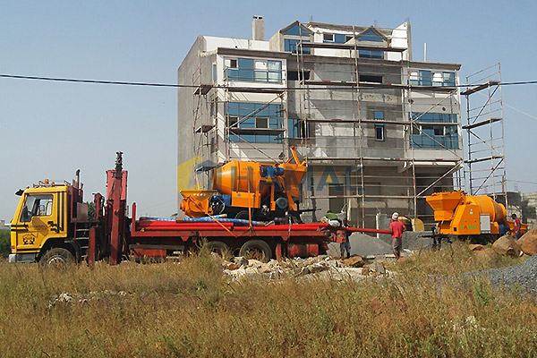 Bétonnière JBT30 avec pompe au Cap Vert